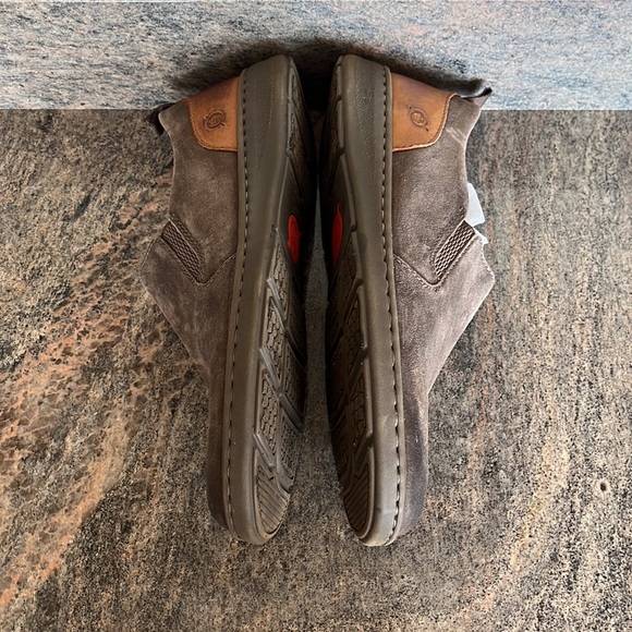 Dalton is the newest iconic Børn slip on, designed for ultimate flexibility. - Picture 7 of 8